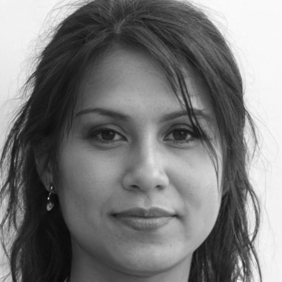 Retrato profesional de instructora experta en análisis de datos